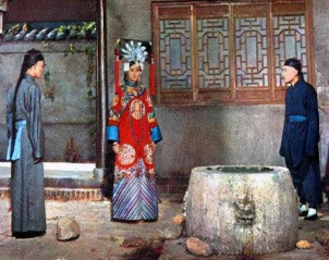 珍妃是如何被投入井中的？是谁将她推下去的？