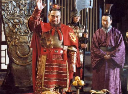 曹操抓到吕布时两人急劝杀手 这两个人到底是谁