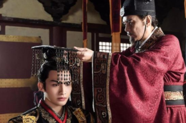 李斯位极人臣，为何最后会被众叛亲离呢?