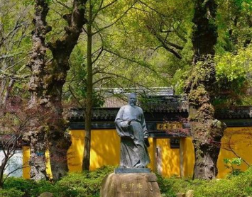 《天平山中》元末明初时期杨基隐居时漫步山中，有感而作