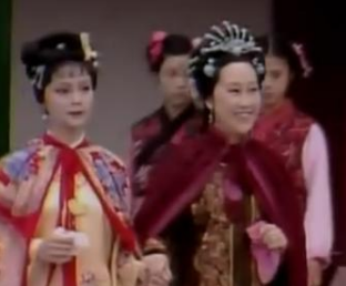 红楼梦中黛玉、宝钗二人进贾府的最大区别是什么?