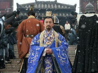 在封建社会时期对皇权威胁最大的是谁？后宫还是宦官？