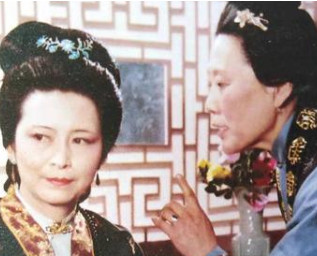 红楼梦贾母的牌友都是哪些人？为何都是王家人?