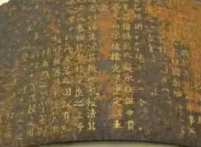 古代大臣高举皇帝免死金牌 皇帝又应该怎么处理这件事情