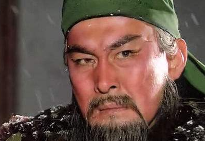 关羽想要挑战马超，为什么诸葛亮会劝阻呢？