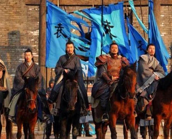 赵云和关羽的武艺相差不大，为何文丑与二人的对战结果截然不同？