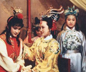 《红楼梦》元春回家之后做了什么说了什么？
