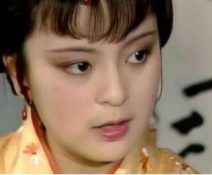 红楼梦中赵姨娘在贾府的地位没有袭人高？