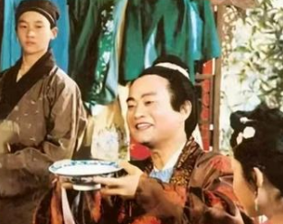 红楼梦中薛家是做什么生意？他的钱财是从哪来的？