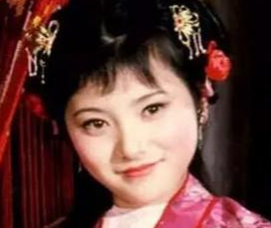 红楼梦中雪雁是什么身份？她与宝钗是什么关系?
