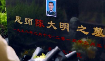 《谁是凶手》冷小兵作为刑警队长，为何与周院长成了朋友？