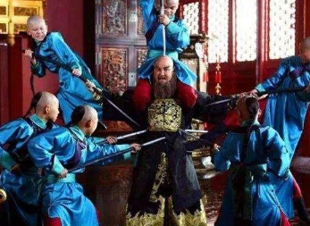 康熙生擒住鳌拜后，为何会大度的免其一死？