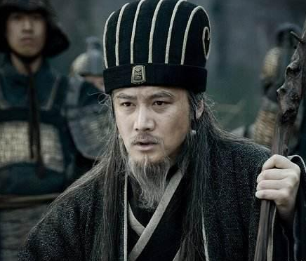 蜀汉中诸葛亮出于什么样的位置 纵观一生可分为三个阶段