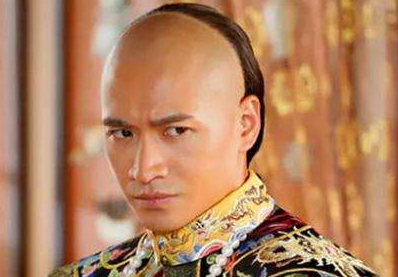 乾隆能稳坐63年江山的真相是什么？跟雍正是什么关系