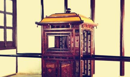 在古代封建社会的等级制度下，对官员的轿子有什么规定？