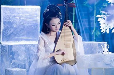 《洞仙歌·冰肌玉骨》的写作背景是什么？该怎样去理解呢？