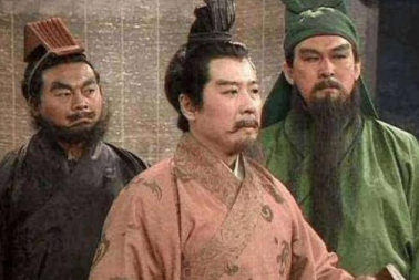 在蜀汉，除了刘备外谁的实际权利最大呢？