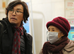 电影《没有过不去的年》今日上映，导演尹力时隔多年回归现实主义