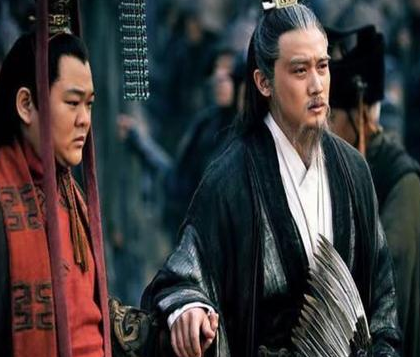刘禅登基诸葛亮为何不还政 诸葛亮上朝为何还带着甲士百人
