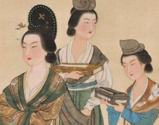 文成公主和尺尊公主都是松赞干布的妻子，谁的地位更高？