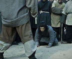 韩信为什么能接受胯下之辱？他当时心里在想些什么？