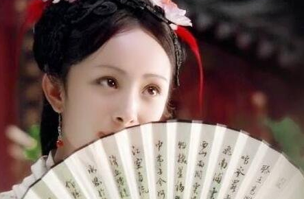 红楼梦中晴雯死亡的原因是什么？与她的性格有什么关系？
