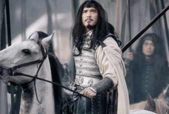 曹操见张松时，骄傲自大，目中无人其实是自卑？