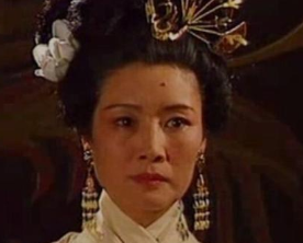 汉灵帝的母亲董太后，她在权利斗争的过程中犯了哪些致命错误？