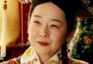 清朝嫔妃脖子上的白布条是什么？为何说是方便黄上