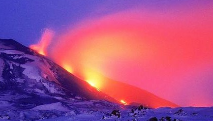 海克拉火山为冰岛西南部活火山，有记录以来共爆发了几次？