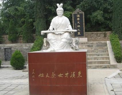 曹操对蔡文姬如此喜欢 曹操为何没有娶蔡文姬