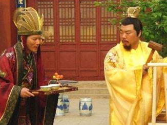 魏忠贤从地痞无赖到一人之下的九千岁，是如何做到的？