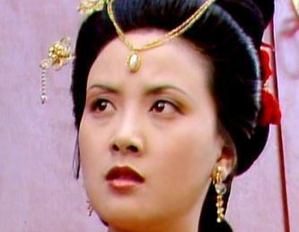 面对平儿的顶撞，凤姐为何只是干瞪眼？
