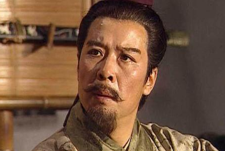 刘备为何被曹操称为英雄？他有哪些特殊之处？