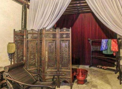探索中国古代沐浴文化的形成与发展，其中蕴含着丰富的文化内涵