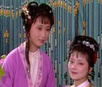 薛姨妈为何要卖香菱？香菱又为何不肯走？