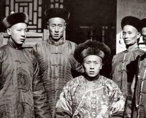 清朝的王爷们被剥夺处理政事的权利，他们是如何打发时间的？