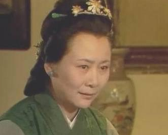 晴雯大骂芳官都说了些什么？袭人听后为何坐不住了？