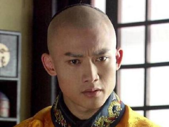 清朝铁帽子王最大的特权是什么？如果犯错了该怎么处置？