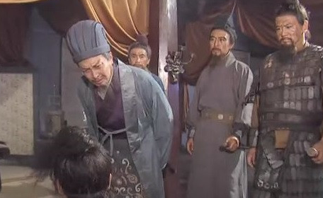 诸葛亮在街亭失败后的自贬表明了什么？