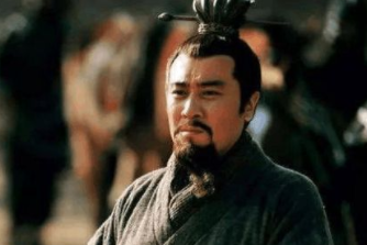 刘备出身草根，他是如何成为一代英雄的呢？