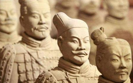 秦始皇兵马俑那么多 所有秦军的肚子为何都是鼓鼓的