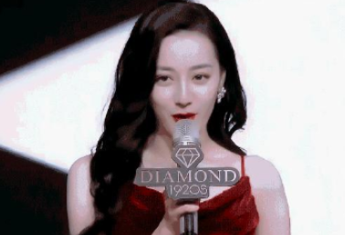 《你是我的荣耀》剧中乔晶晶玩的什么英雄？