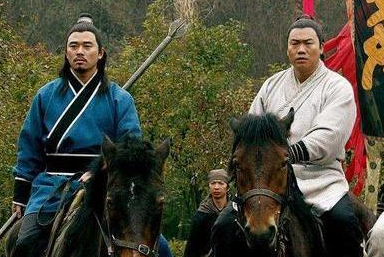 李密和王世充是敌人，为何李密还给他粮草呢？