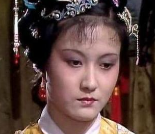 在得知迎春要嫁给孙家时，贾母为何没有任何表示？