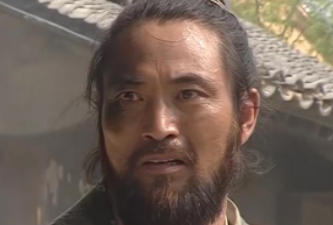 梁中书为何选择杨志押送生辰纲？他的目的是什么？