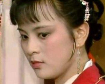 红楼梦中平儿过生日时，探春是何表现？