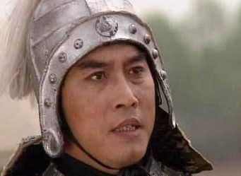 三国演义中不跟赵云比武却要入川找马超，关羽为何这么？