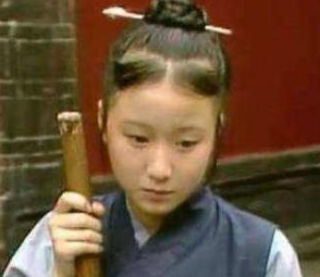 红楼梦中王夫人将芳官等人撵出贾府，目的是什么