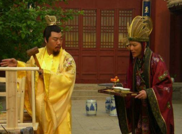 明朝处于内忧外患之中，为何朱由校还沉迷于木工不理政事？